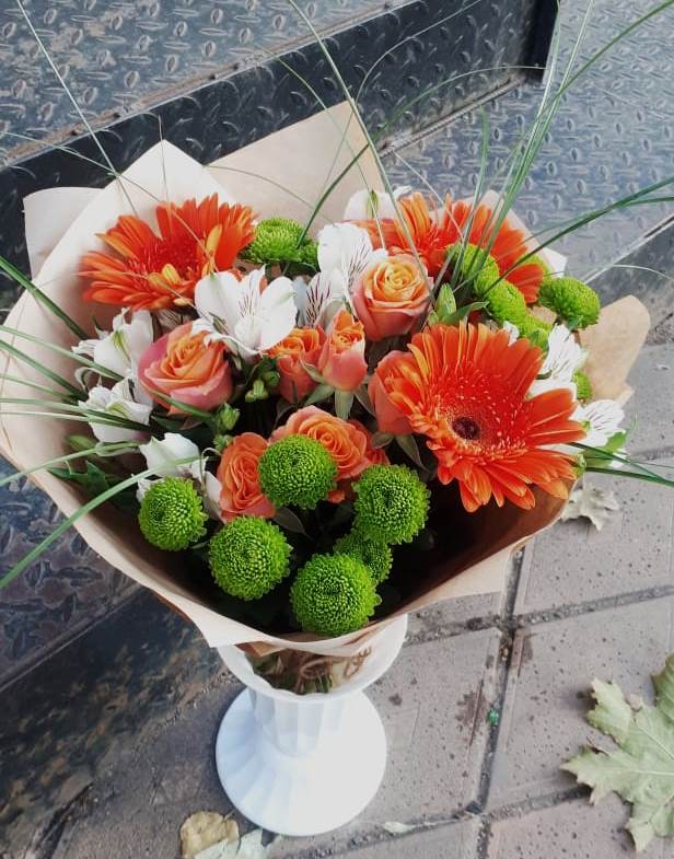 Букет цветов из: Герберы, Хризантемы, Альстромерии и Розы в Веселое Адлер