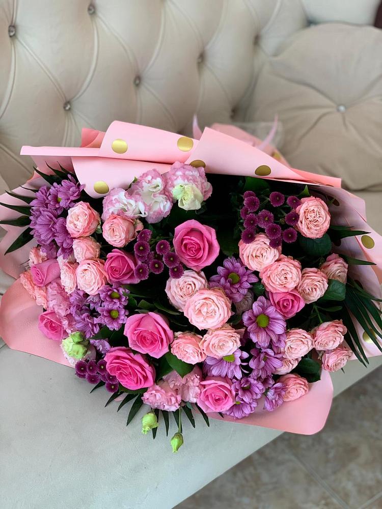 Букет цветов из: Хризантемы, Розы и Лизиантусы в Веселое Адлер