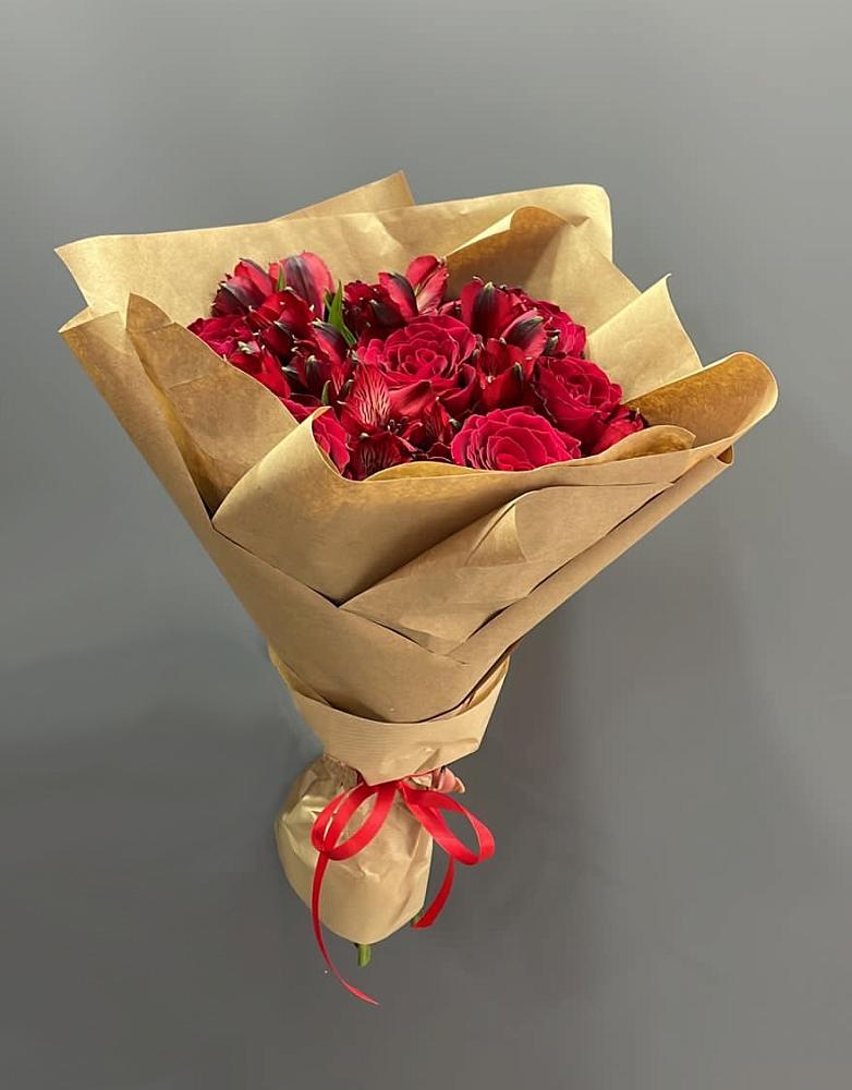 Букет цветов из: Альстромерии и Розы в Веселое Адлер