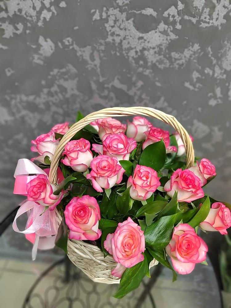 Цветочная композиция из Розы в корзине в Веселое Адлер