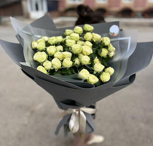 Букет Белые кустовые розы Солинеро в Веселое Адлер