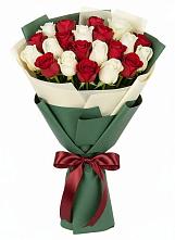Букет Микс из красных и белых роз в Веселое Адлер