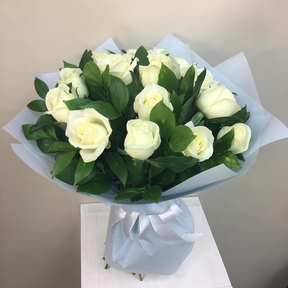 Букет 15 Белых роз Проуд в Веселое Адлер
