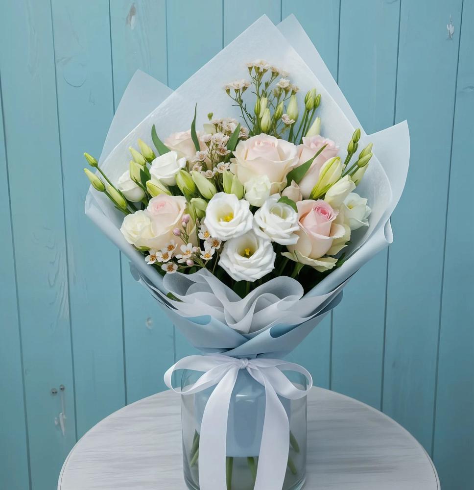 Букет цветов из: Розы и Лизиантусы в Веселое Адлер