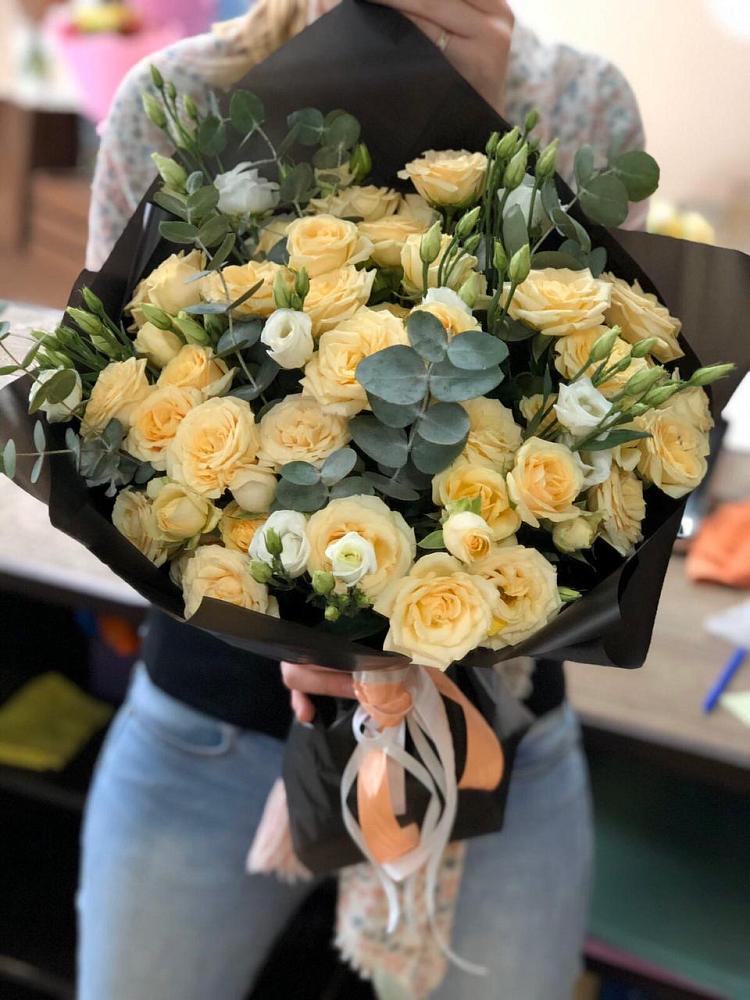 Букет цветов из: Розы и Лизиантусы в Веселое Адлер