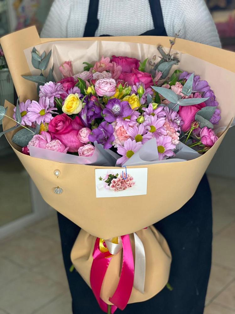 Букет цветов из: Хризантемы, Гвоздики и Альстромерии в Веселое Адлер