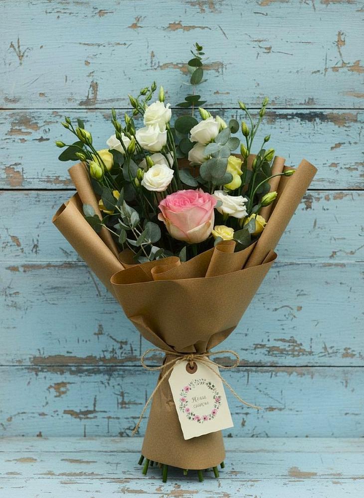 Букет цветов из: Розы и Лизиантусы в Веселое Адлер