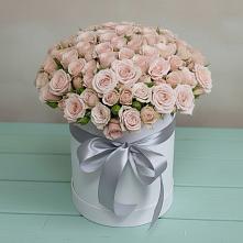 Цветочная композиция из Розы в шляпной коробке в Веселое Адлер