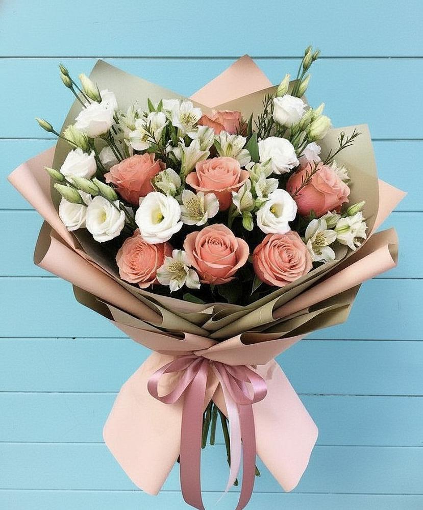 Букет цветов из: Розы, Альстромерии и Лизиантусы в Веселое Адлер