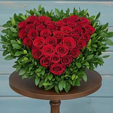 Цветочная композиция из Розы в виде сердца в Веселое Адлер