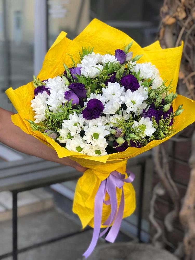 Букет цветов из: Ирисы, Хризантемы и Ромашки в Веселое Адлер
