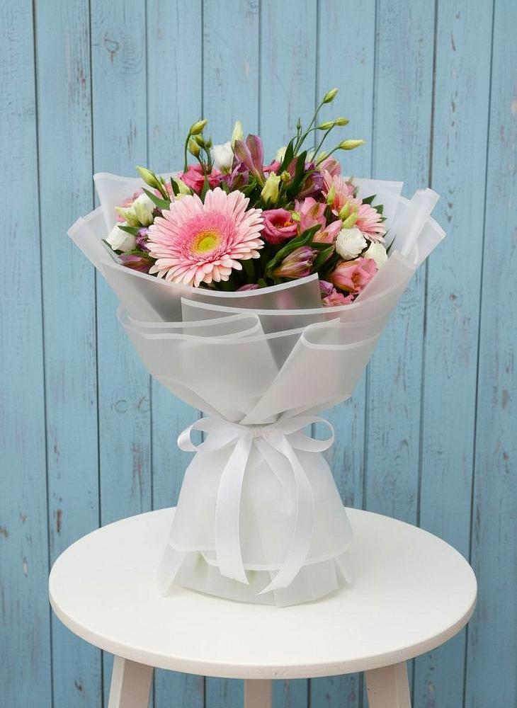 Букет цветов из: Герберы, Альстромерии и Лизиантусы в Веселое Адлер