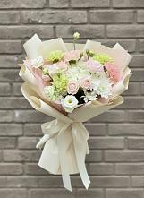 Букет цветов из:  Гвоздики, Розы, Лизиантусы и Хризантемы в Веселое Адлер