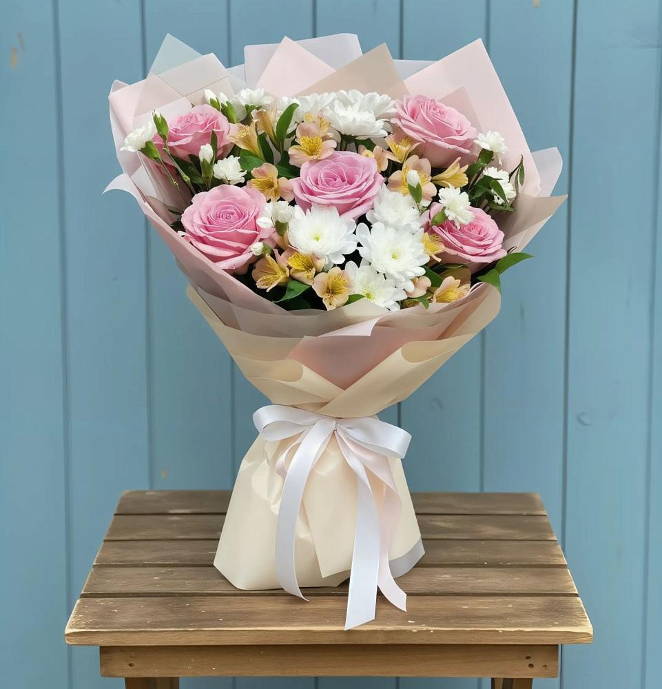 Букет цветов из: Гвоздики, Орхидеи и Розы в Веселое Адлер