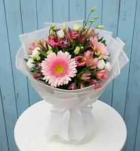 Букет цветов из:  Герберы, Альстромерии и Лизиантусы #REPLACE_PRED# Веселое Адлер