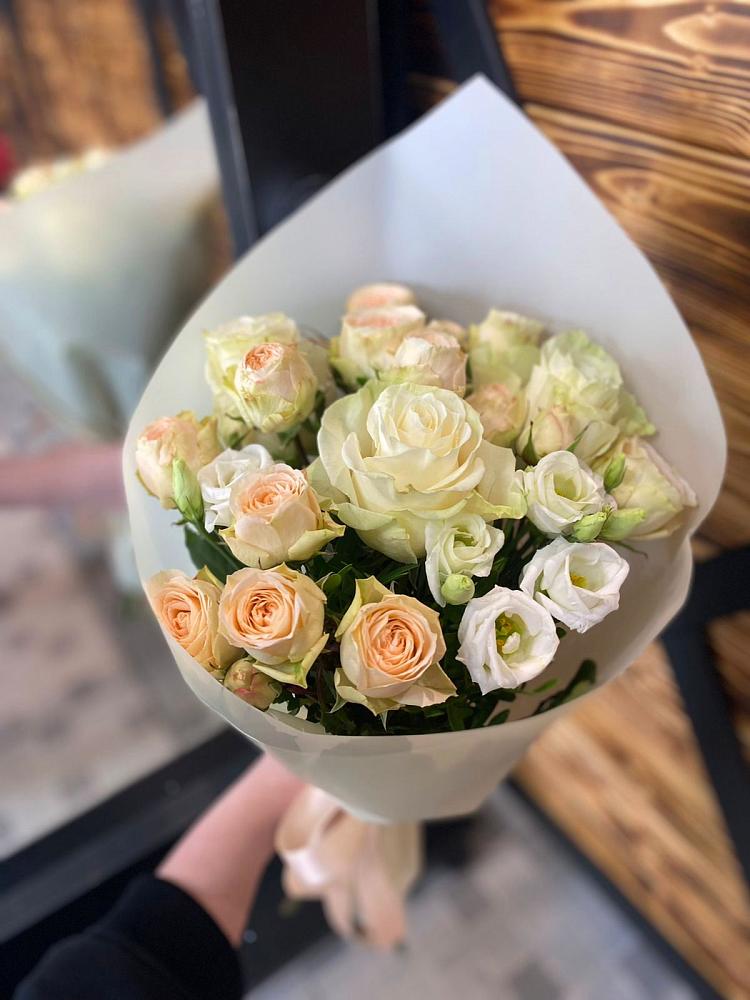 Букет цветов из: Розы и Лизиантусы в Веселое Адлер