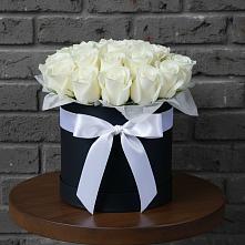 Цветочная композиция из Розы в шляпной коробке в Веселое Адлер