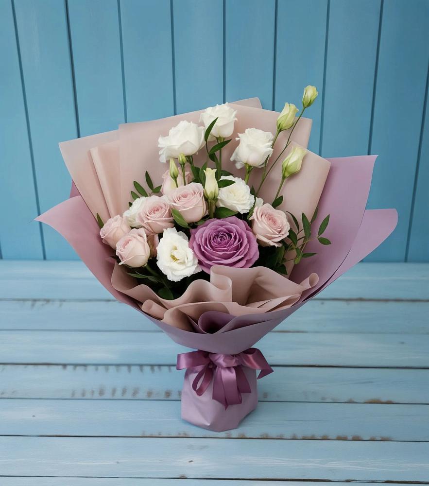 Букет цветов из: Розы и Лизиантусы в Веселое Адлер